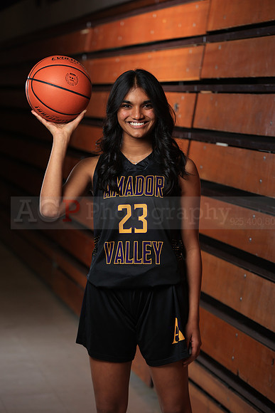 AVHS_Girls_Varsity_BKN00050