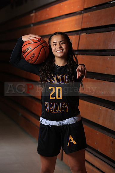 AVHS_Girls_Varsity_BKN00016
