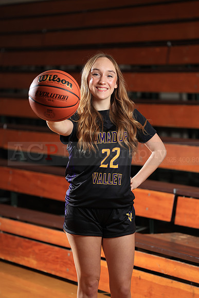 AVHS_Girls_Varsity_BB039