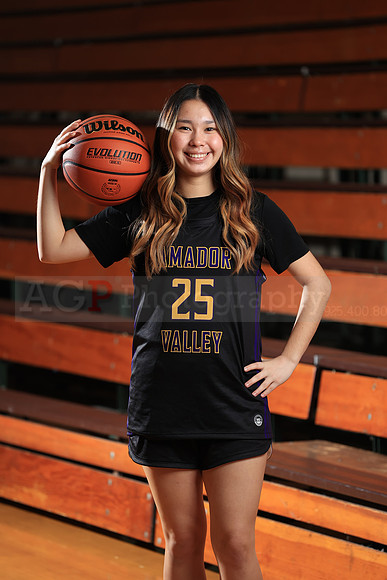 AVHS_Girls_Varsity_BB054