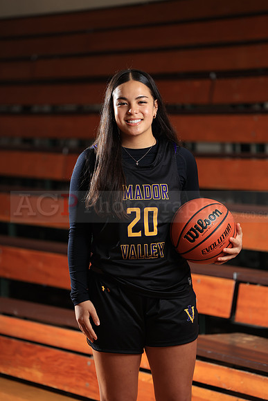 AVHS_Girls_Varsity_BB070
