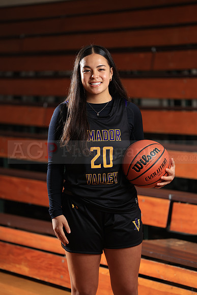 AVHS_Girls_Varsity_BB071