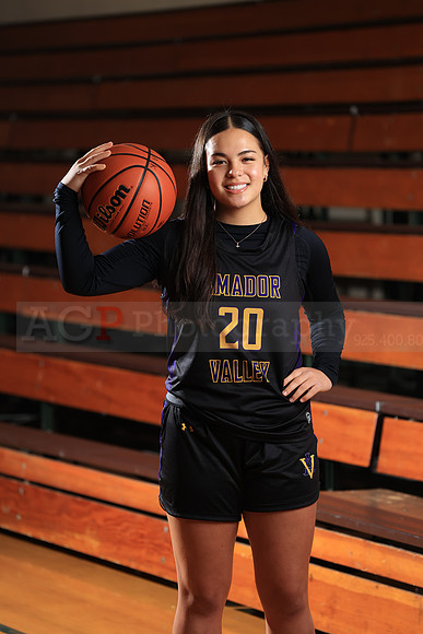 AVHS_Girls_Varsity_BB075
