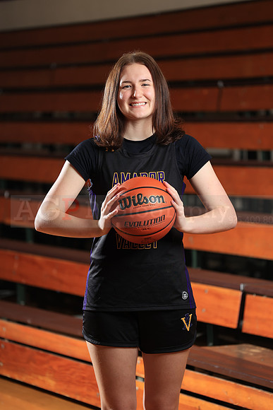 AVHS_Girls_Varsity_BB094