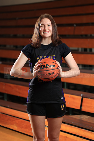 AVHS_Girls_Varsity_BB095
