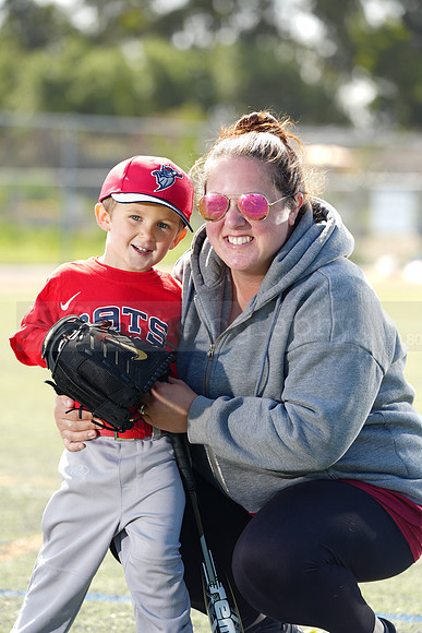 SB_TBALL_BATS124
