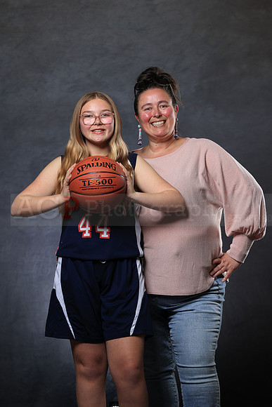 SR_Girls_7th_B_BB054