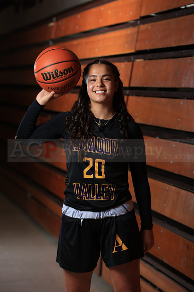 AVHS_Girls_Varsity_BKN00020