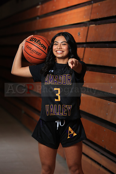 AVHS_Girls_Varsity_BKN00029