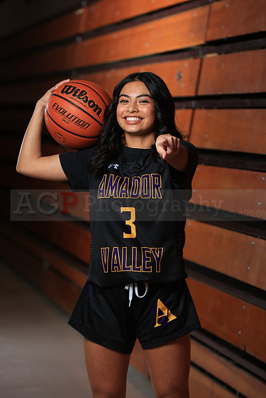 AVHS_Girls_Varsity_BKN00028