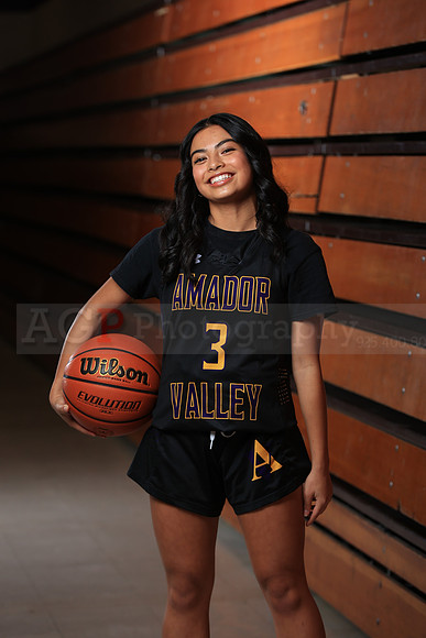 AVHS_Girls_Varsity_BKN00032