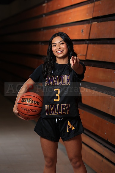 AVHS_Girls_Varsity_BKN00031