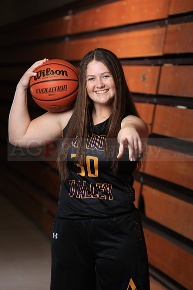 AVHS_Girls_Varsity_BKN00038