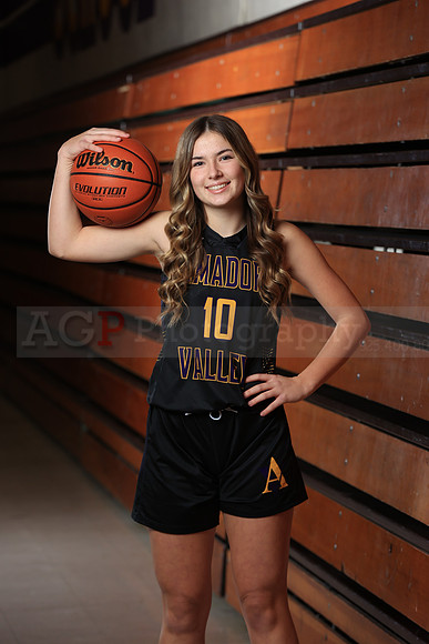 AVHS_Girls_Varsity_BKN00076
