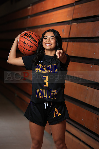AVHS_Girls_Varsity_BKN00026