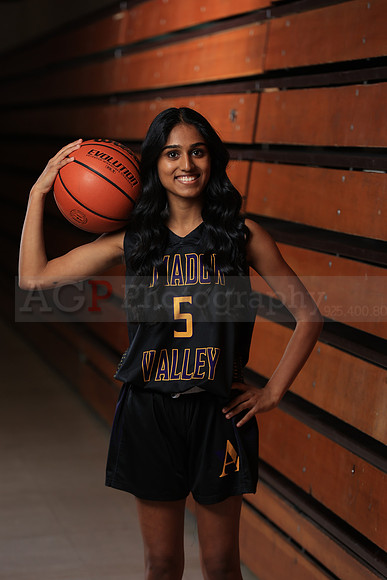 AVHS_Girls_Varsity_BKN00080