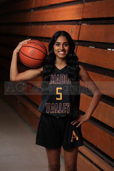AVHS_Girls_Varsity_BKN00079