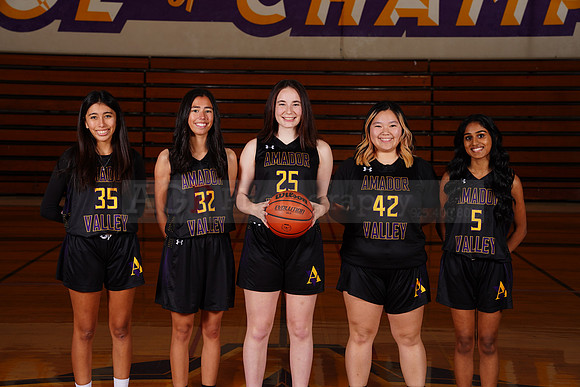 AVHS_Girls_Varsity_BKN00133