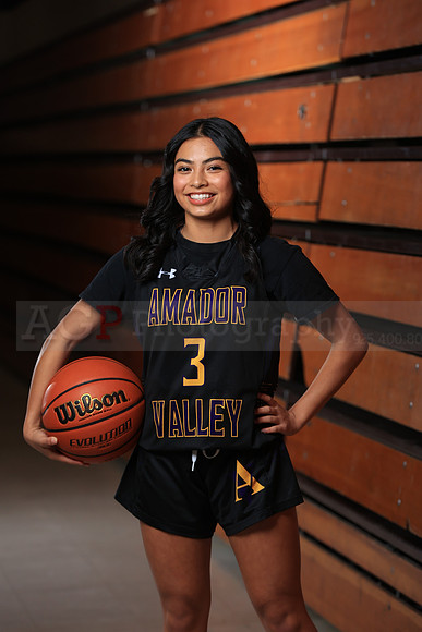 AVHS_Girls_Varsity_BKN00033