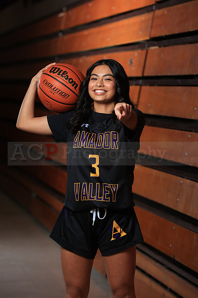 AVHS_Girls_Varsity_BKN00027