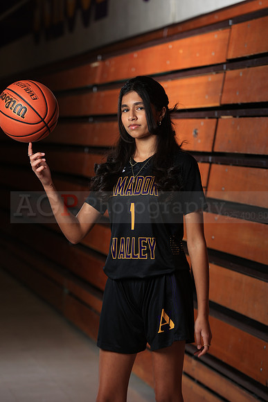 AVHS_Girls_Varsity_BKN00004