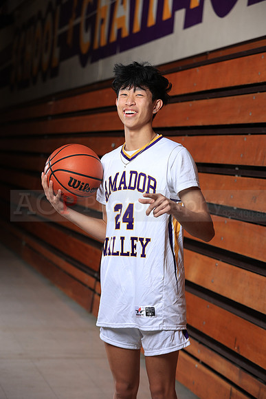 AVHSVarsityBKN00070
