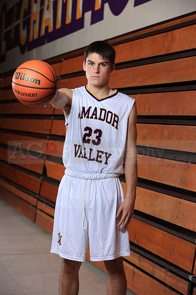 AVHSVarsityBKN00053