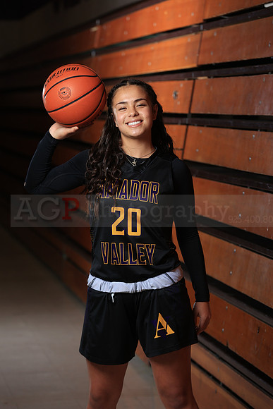 AVHS_Girls_Varsity_BKN00023