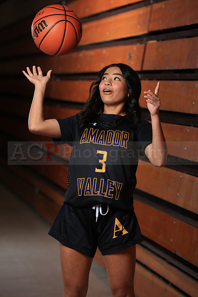 AVHS_Girls_Varsity_BKN00030
