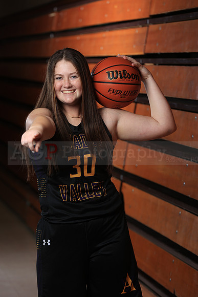 AVHS_Girls_Varsity_BKN00045