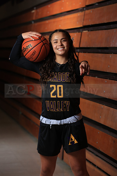 AVHS_Girls_Varsity_BKN00017